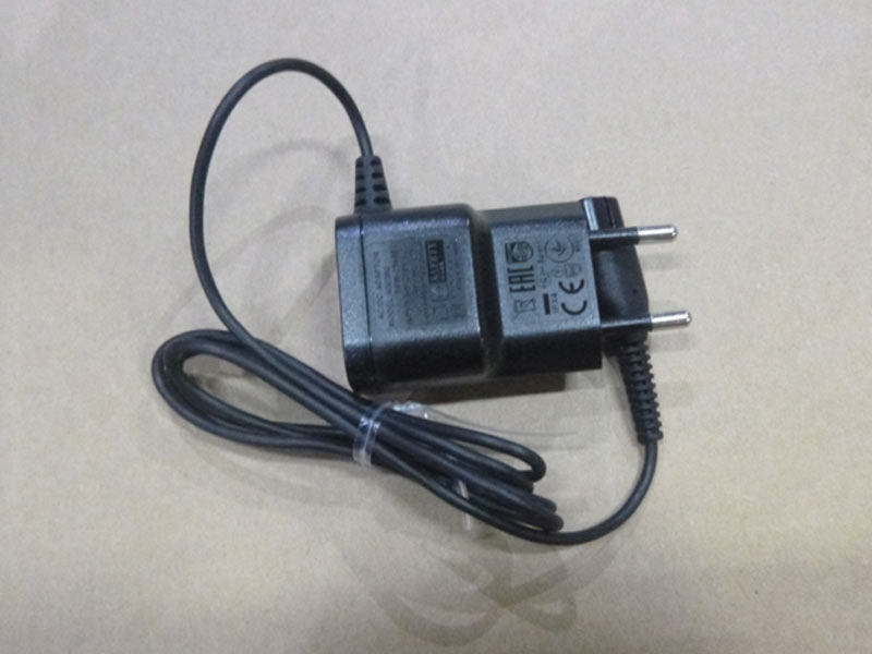 Philips Charger (422203629001).jpg
